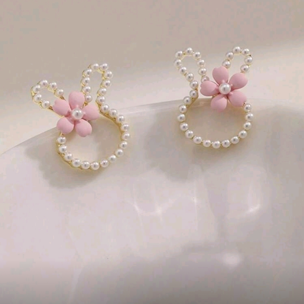 Dainty Feminine Pink Floral & White Faux Pearl Bunny🐰 Earrings New!